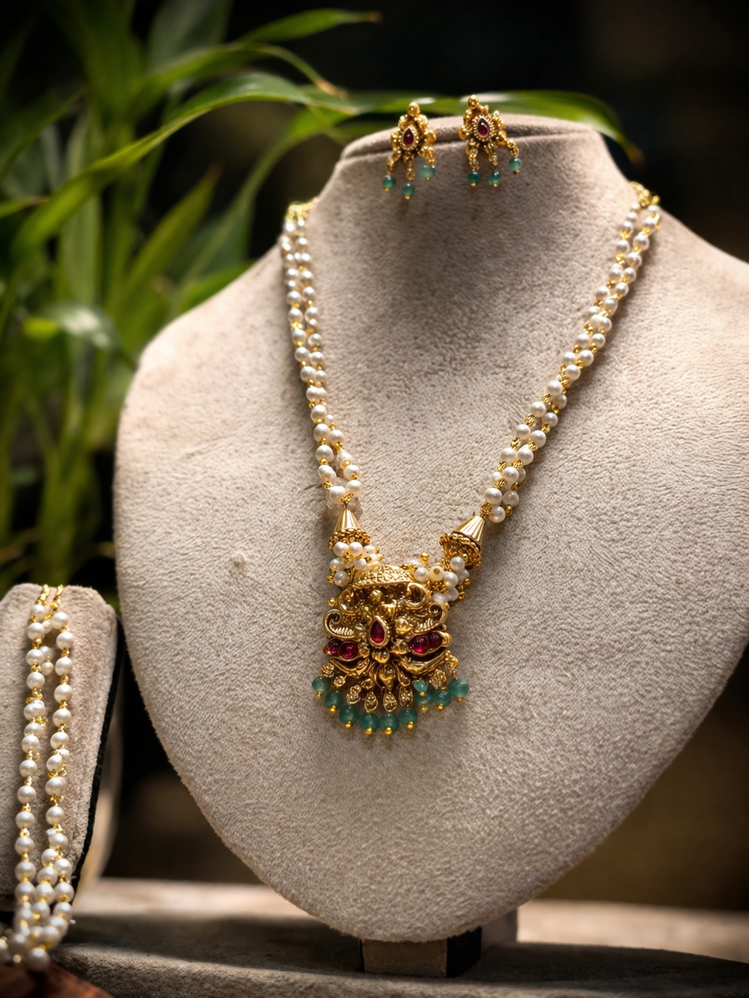 Rajsi Pearl Temple Set