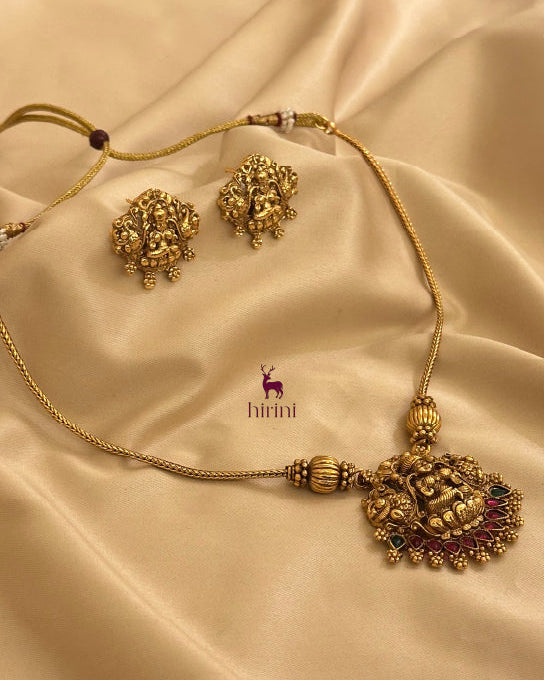 Saanvi Pendant Set