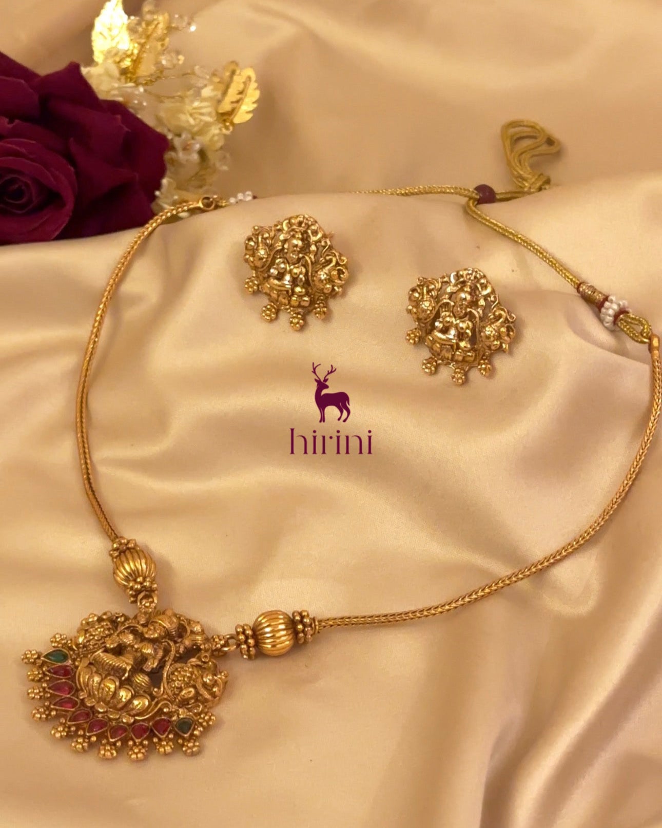 Saanvi Pendant Set