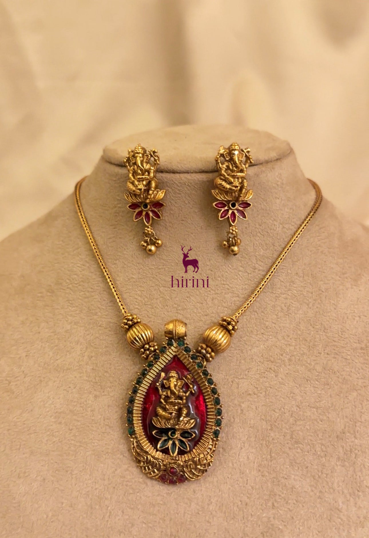Ganika Pendant Set