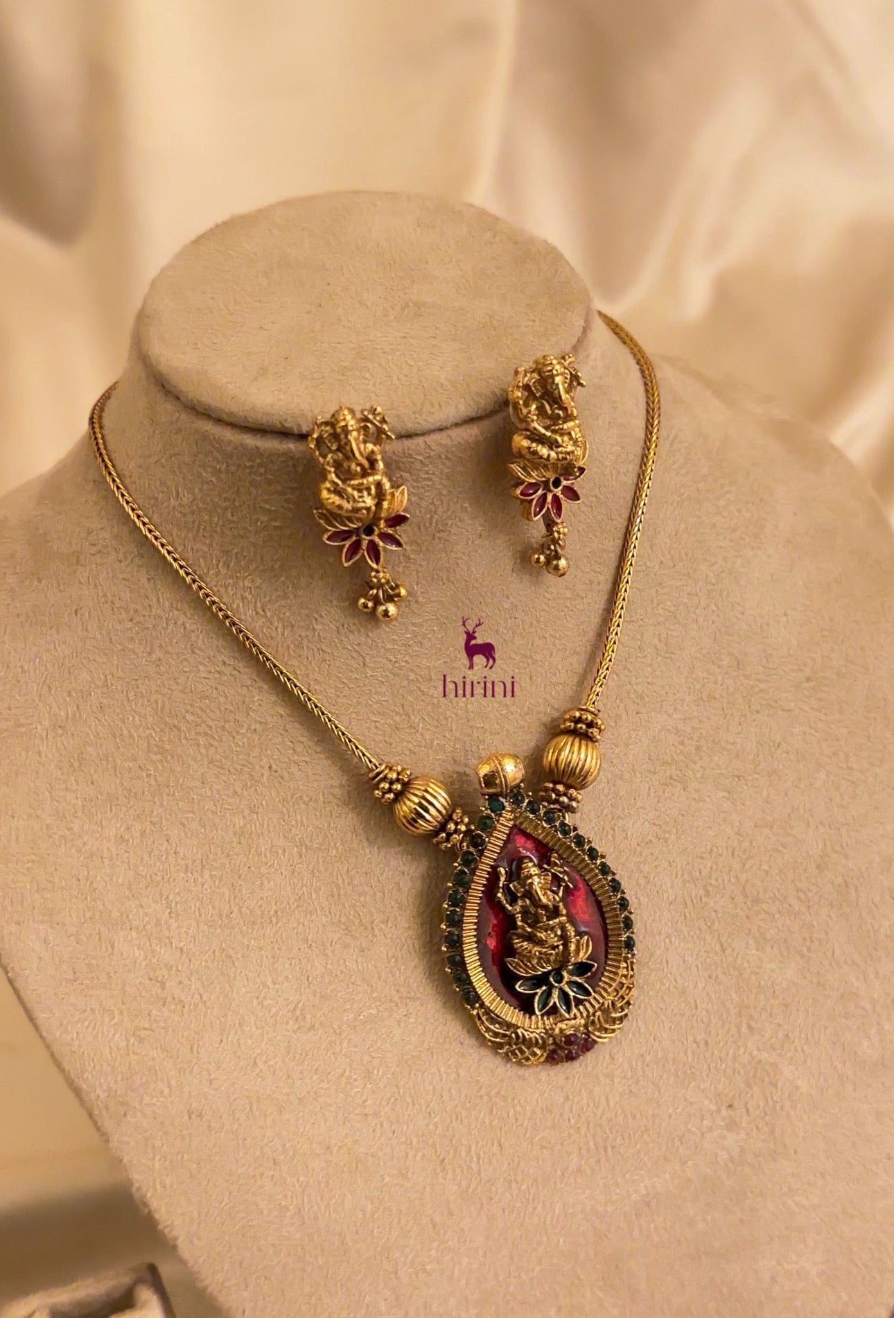 Ganika Pendant Set