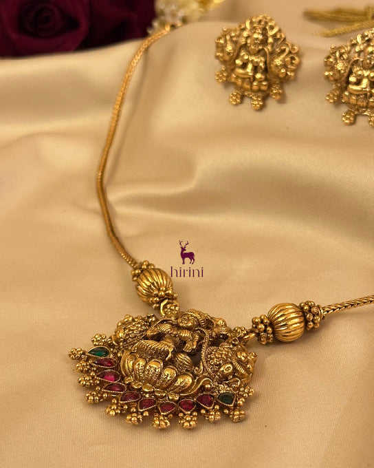 Saanvi Pendant Set