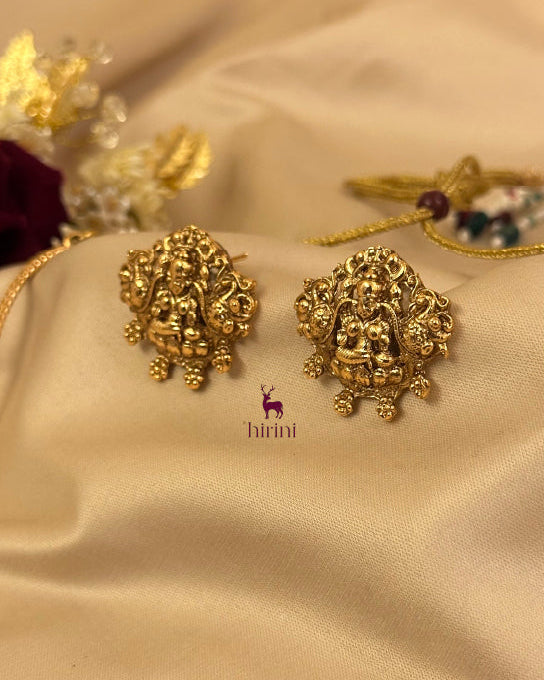 Saanvi Pendant Set
